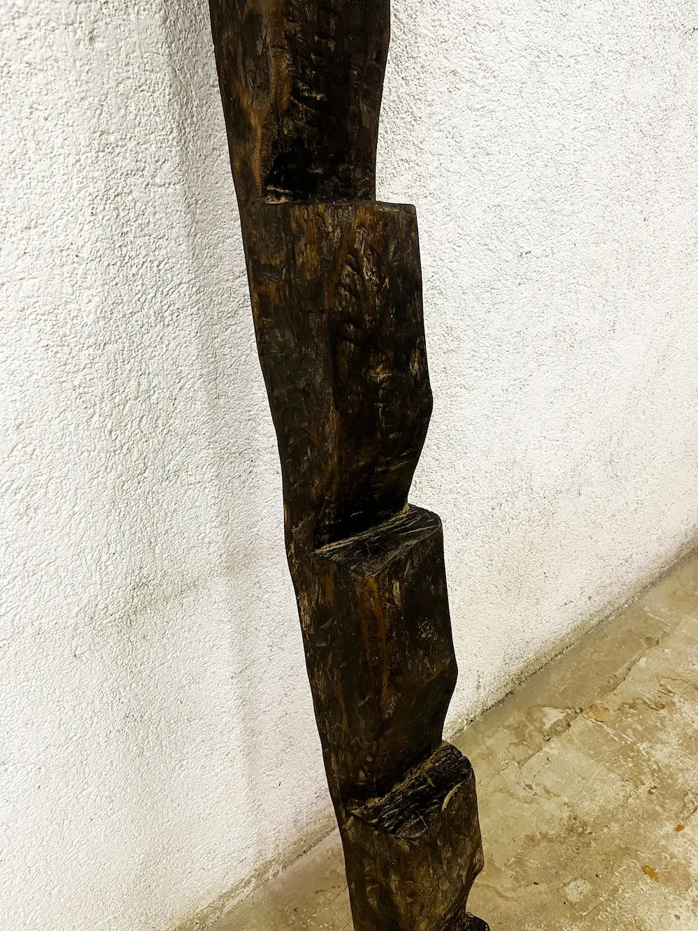 Scaletta nepalese originale in legno massiccio scavato