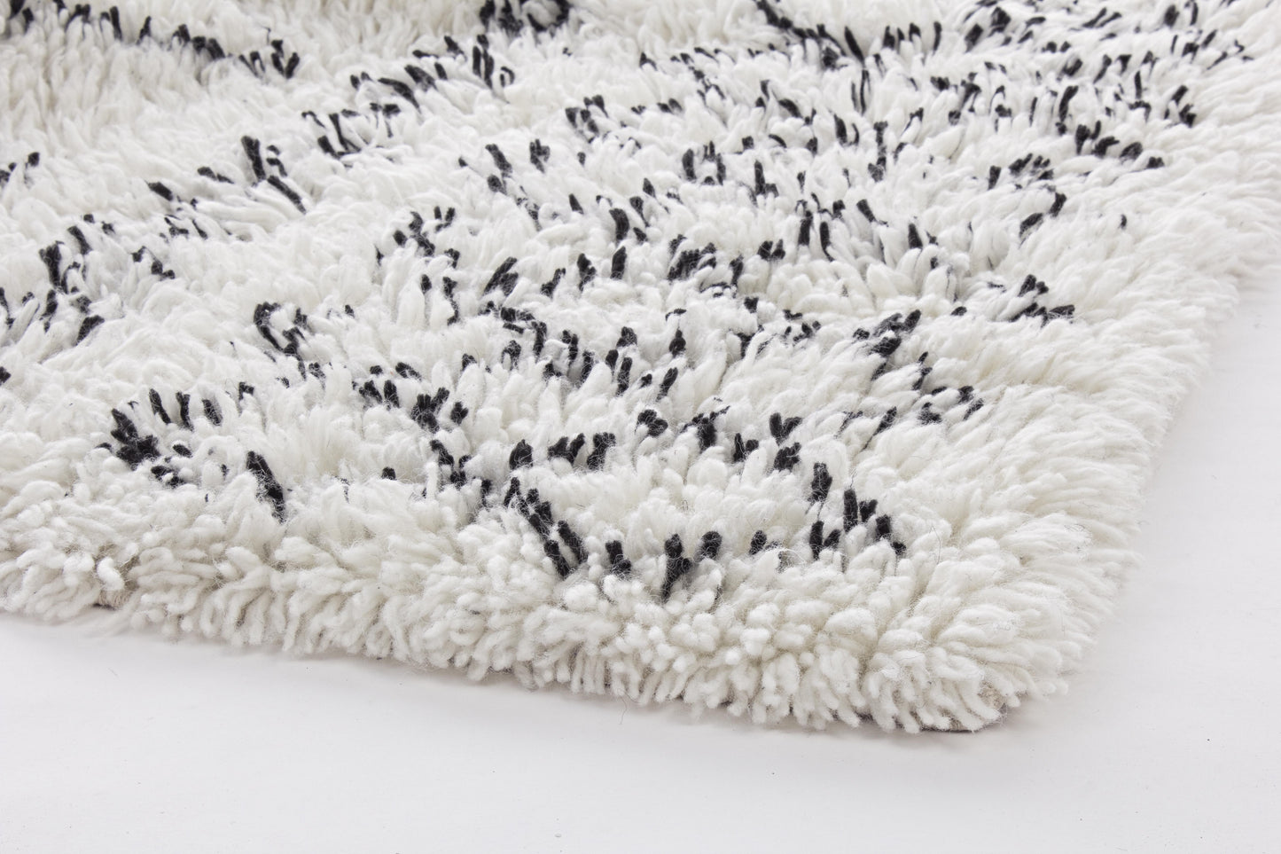 Tappeto bianco e nero rombi in lana - SCONTO 20% - SPEDIZIONE GRATUITA - lapagoda.net
