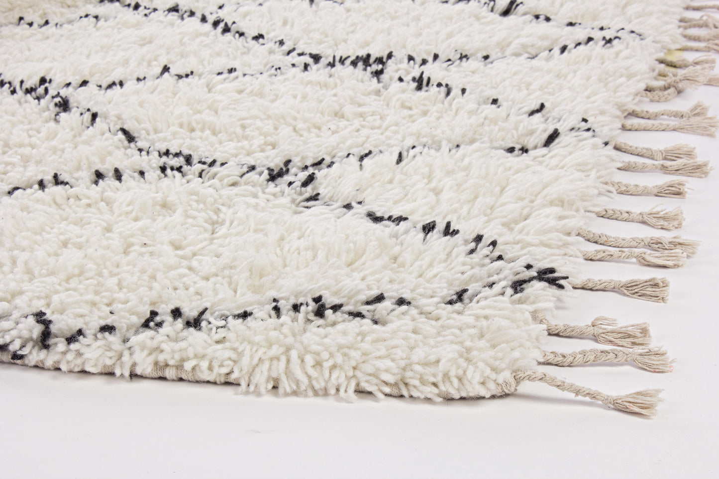 Tappeto bianco e nero in lana - SCONTO 20% - SPEDIZIONE GRATUITA - lapagoda.net