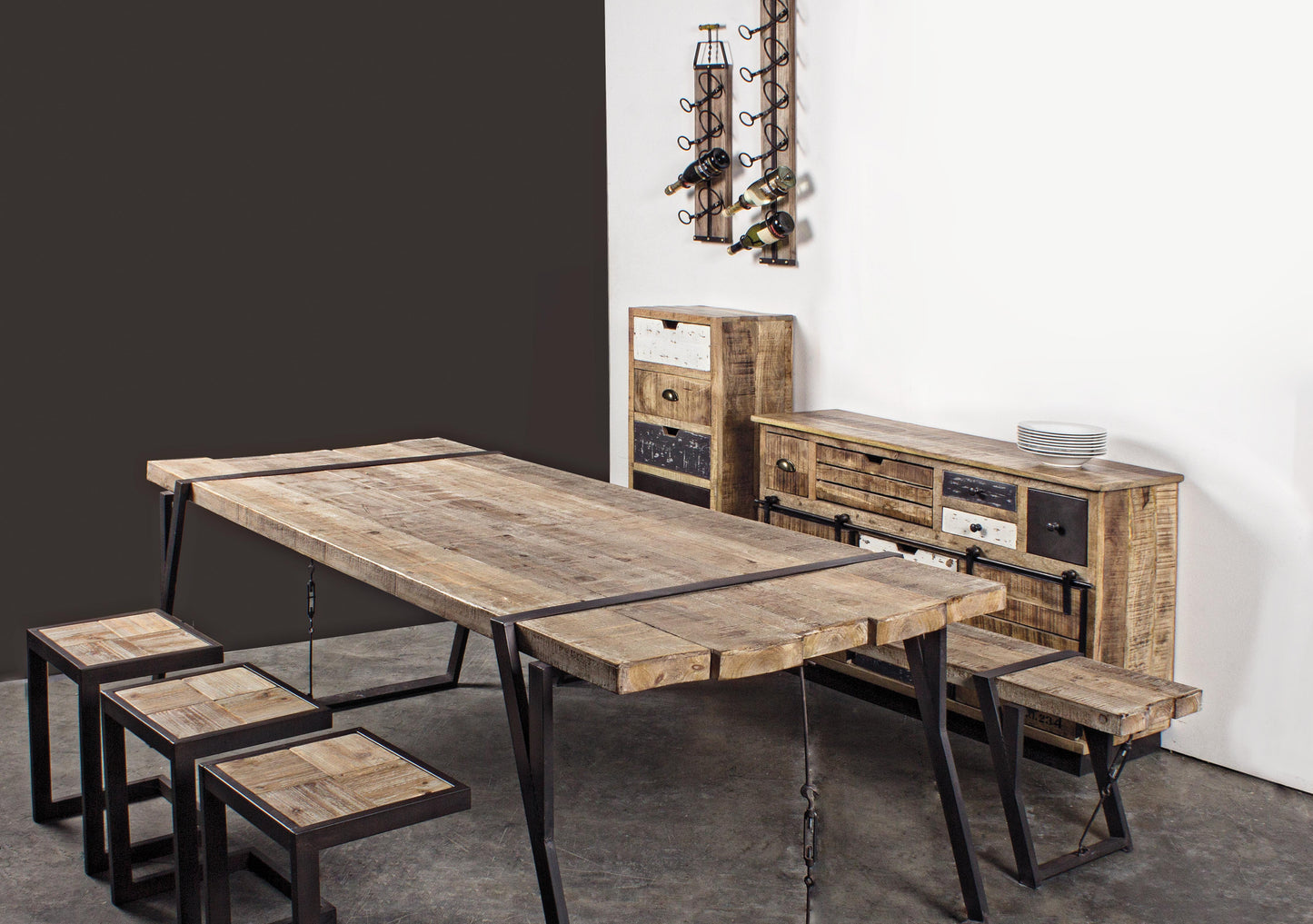 Sgabello industrial gambe in ferro con tirante e seduta in legno di abete grezzo naturale H47 sconto 20% - lapagoda.net