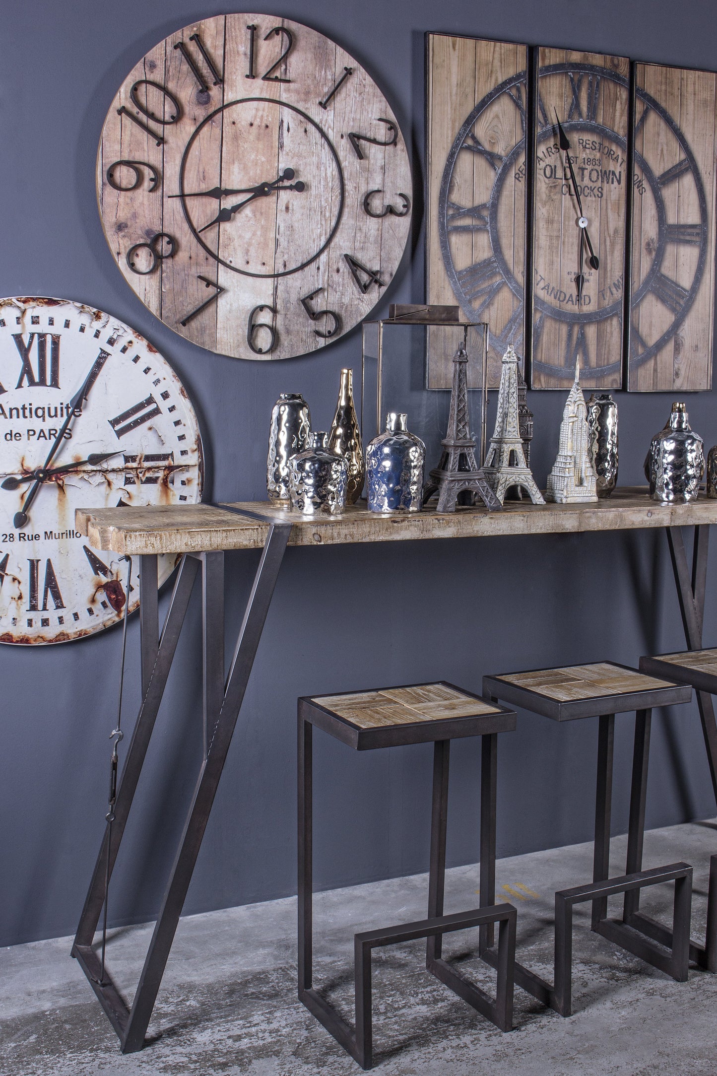 Sgabello industrial gambe in ferro con tirante e seduta in legno di abete grezzo naturale H47 sconto 20% - lapagoda.net