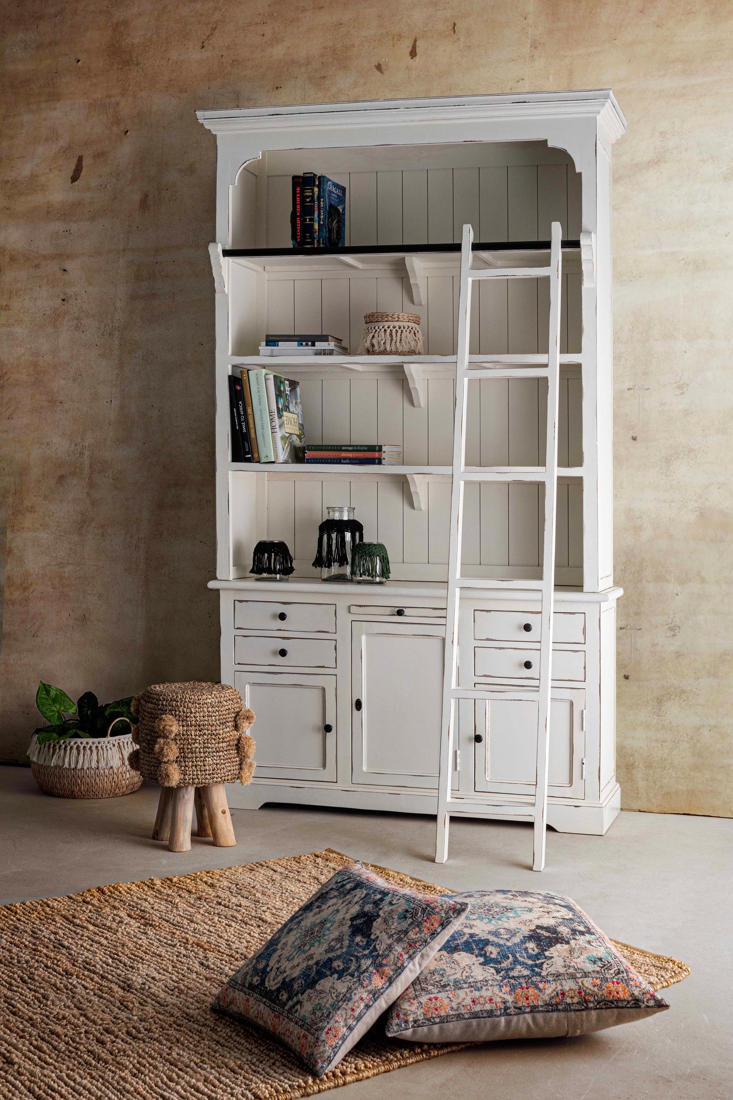 Libreria shabby chic con scala colore bianco in legno massello decapato - SCONTO 20% - lapagoda.net