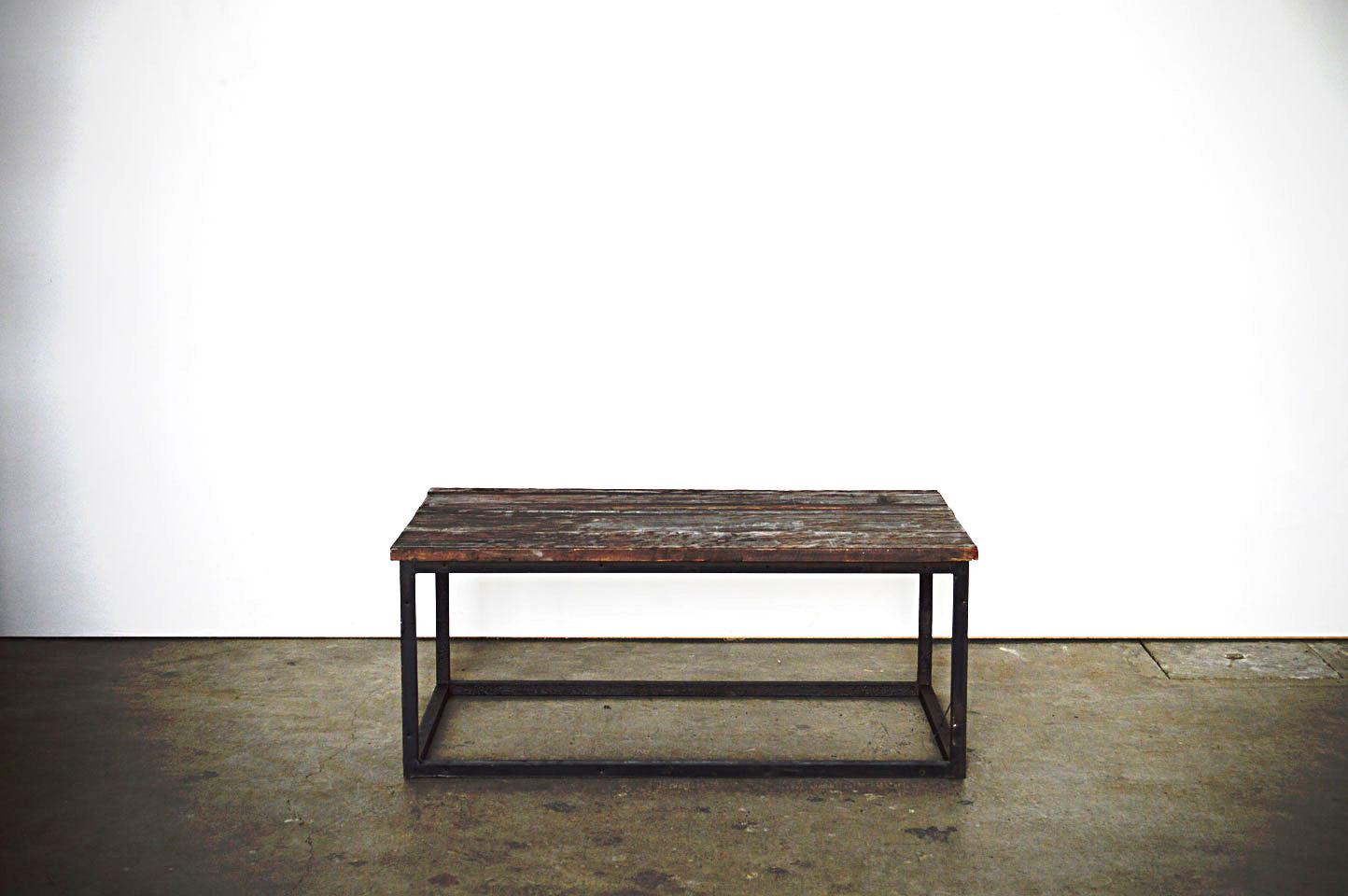 tavolino industrial in ferro e legno riciclato mobili etnici vintage industrial online 