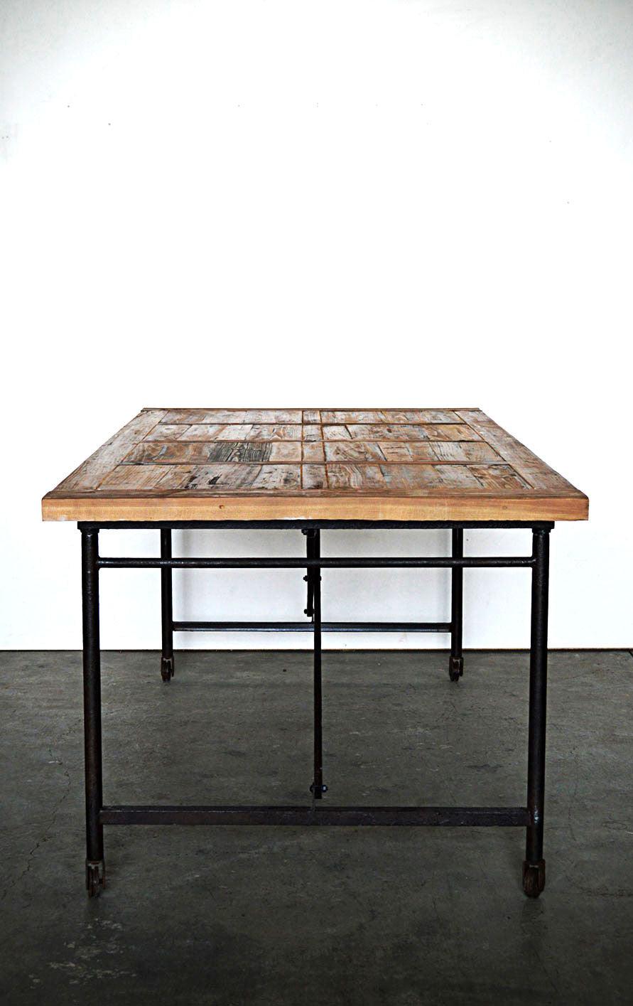 Tavolo pranzo industrial con ruote rettangolare con piano in Abete