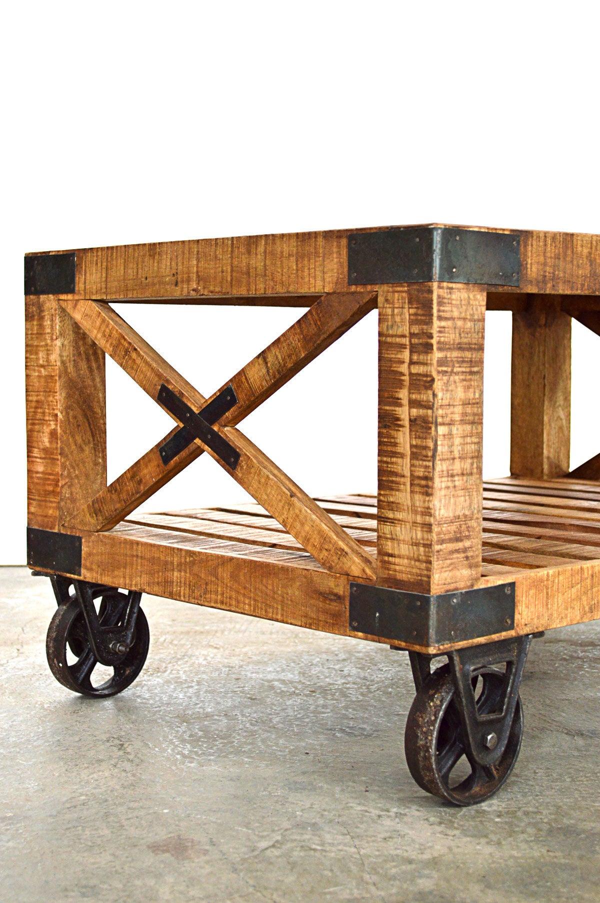 tavolino industrial con ruote in fusione in legno riciclato mobili etnici vintage industrial online