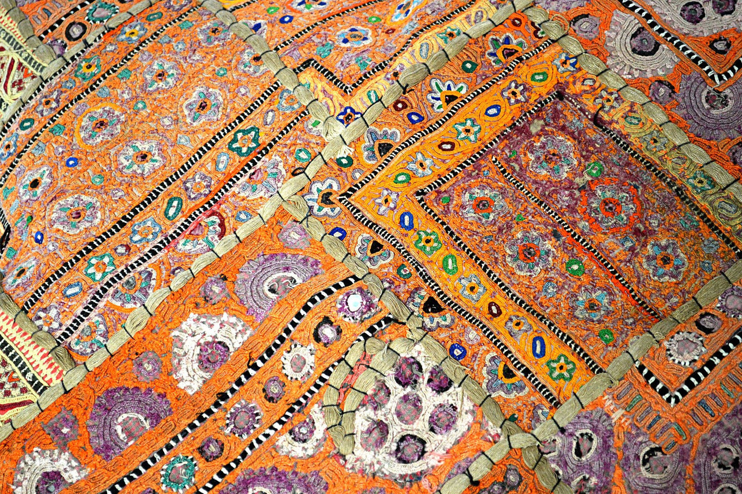Federa Cuscino Grande in Stoffa Riciclata Cucita a Mano Afghanistan - lapagoda.net
