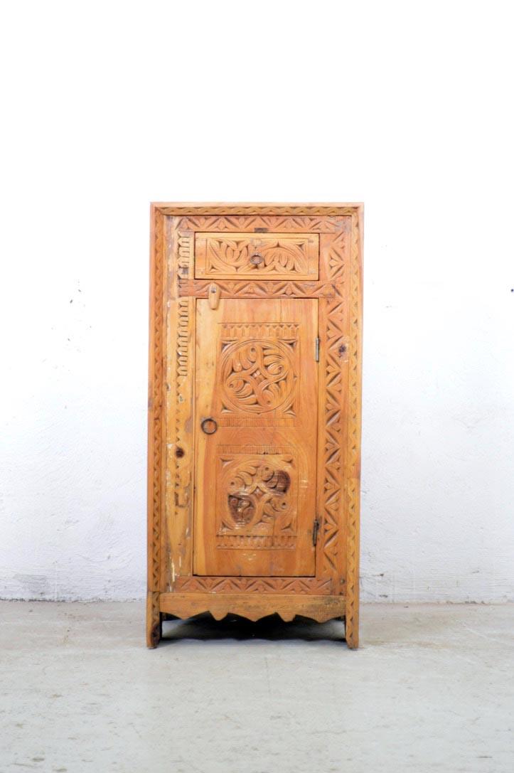 Vecchia credenza afghana in cedro intagliato - lapagoda.net