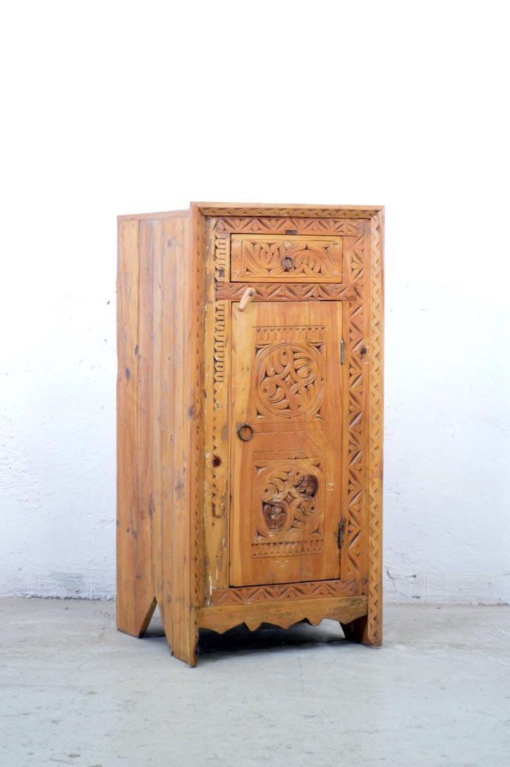 Vecchia credenza afghana in cedro intagliato - lapagoda.net