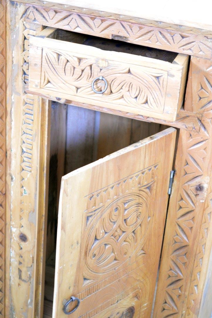 Vecchia credenza afghana in cedro intagliato - lapagoda.net