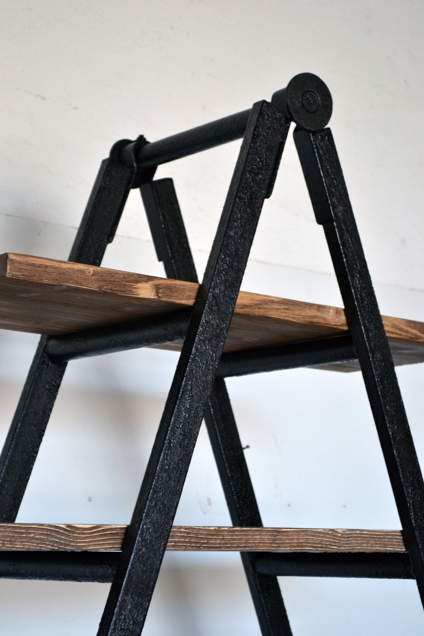 Libreria scala Industrial in ferro battuto e legno massello - 7 ripiani - EA.111.135 - lapagoda.net