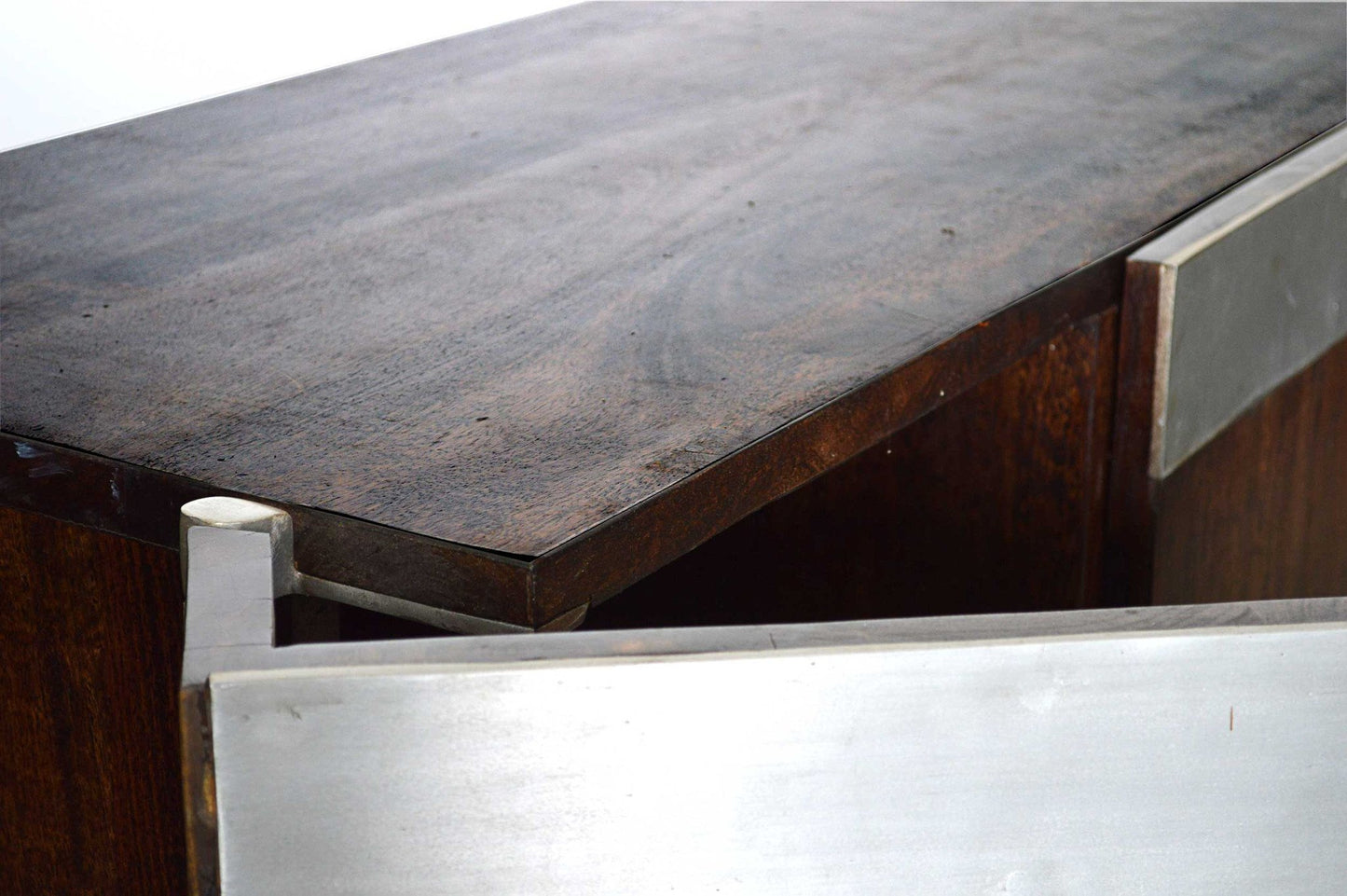 credenza moderna in legno massello di palissandro e placche di alluminio mobili etnici online mobili indian i online