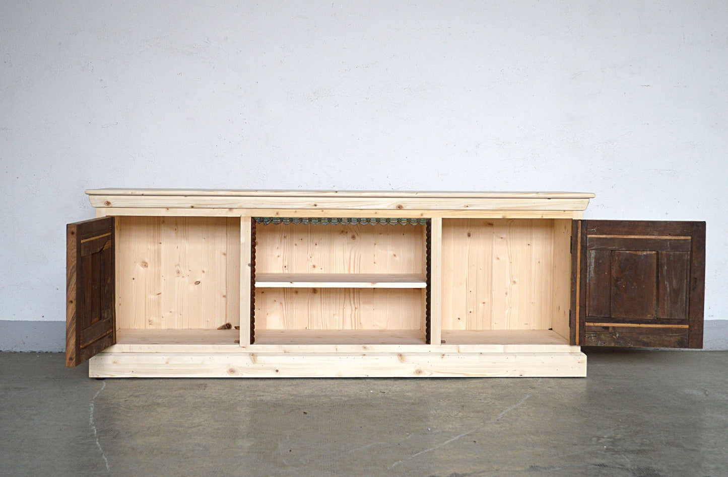 Credenza porta TV con finestre Vintage e scocca in Legno massello - 2 ante -L2A1- - lapagoda.net