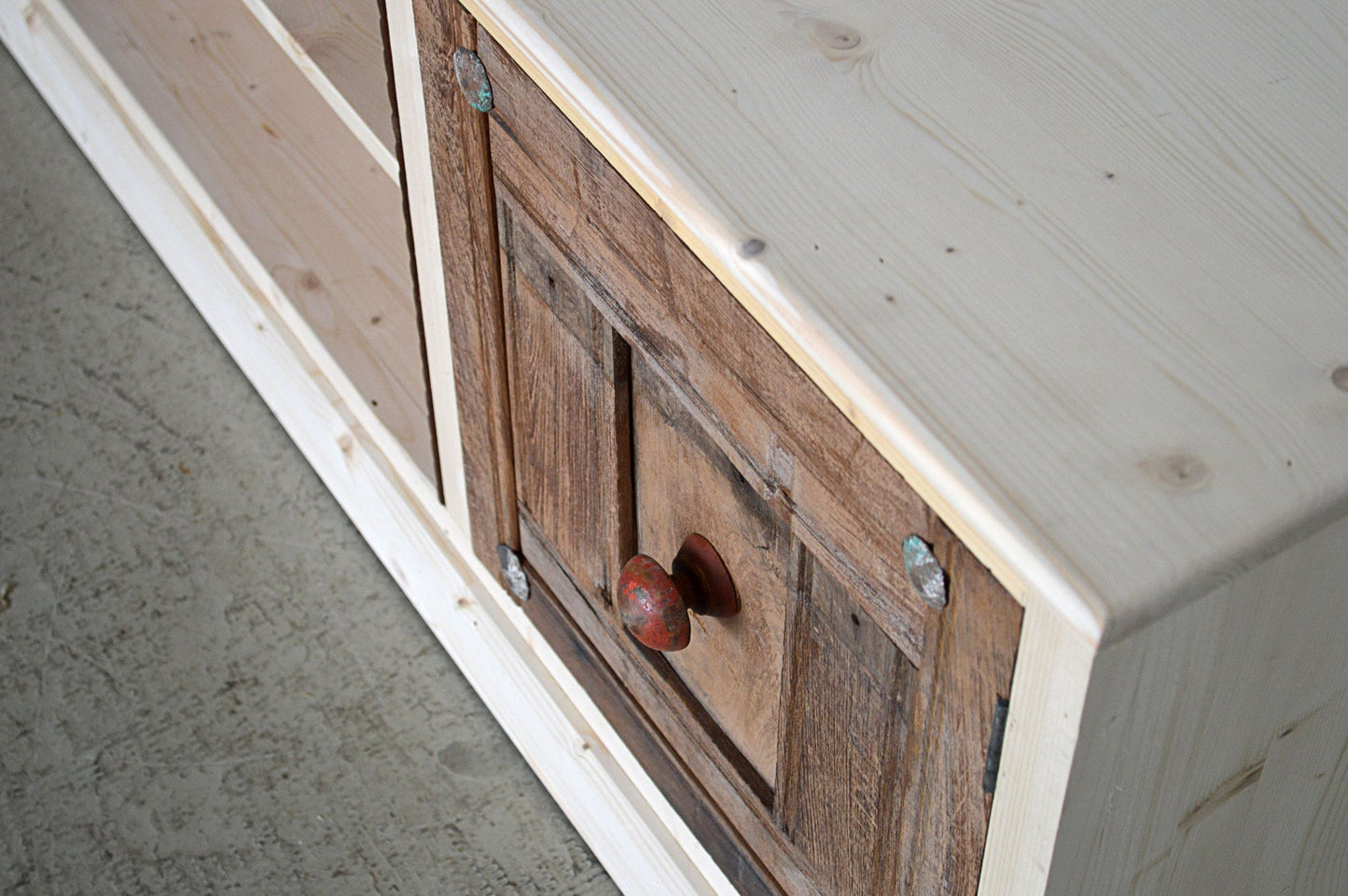 Credenza porta TV con finestre Vintage e scocca in Legno massello - 2 ante -L2A1- - lapagoda.net