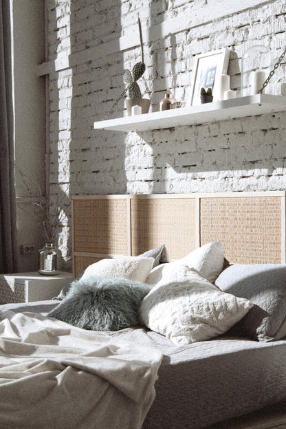 Letto stile vintage in legno massiccio con testiera Rattan