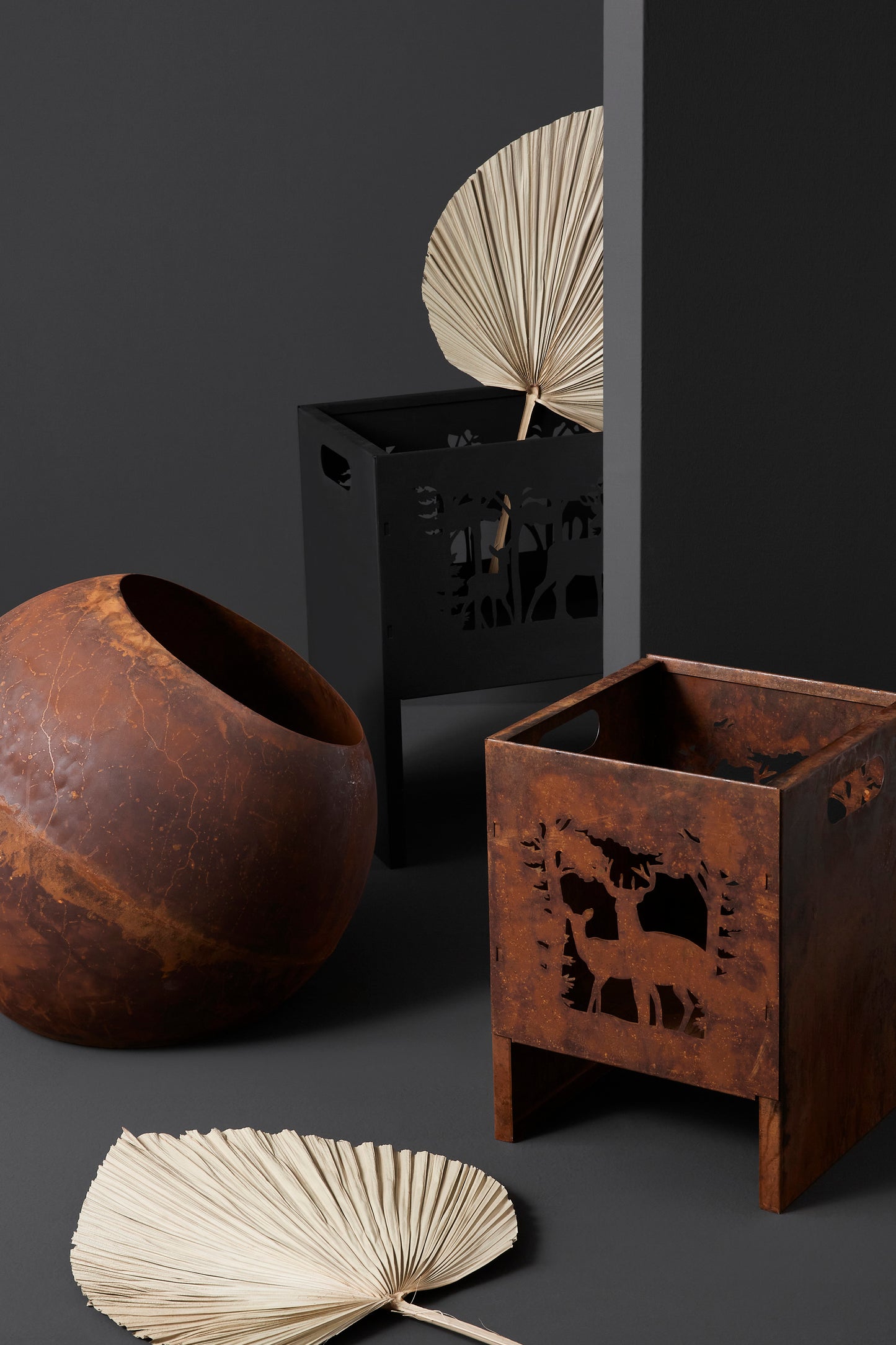 Braciere porta legna in acciaio corten sfera