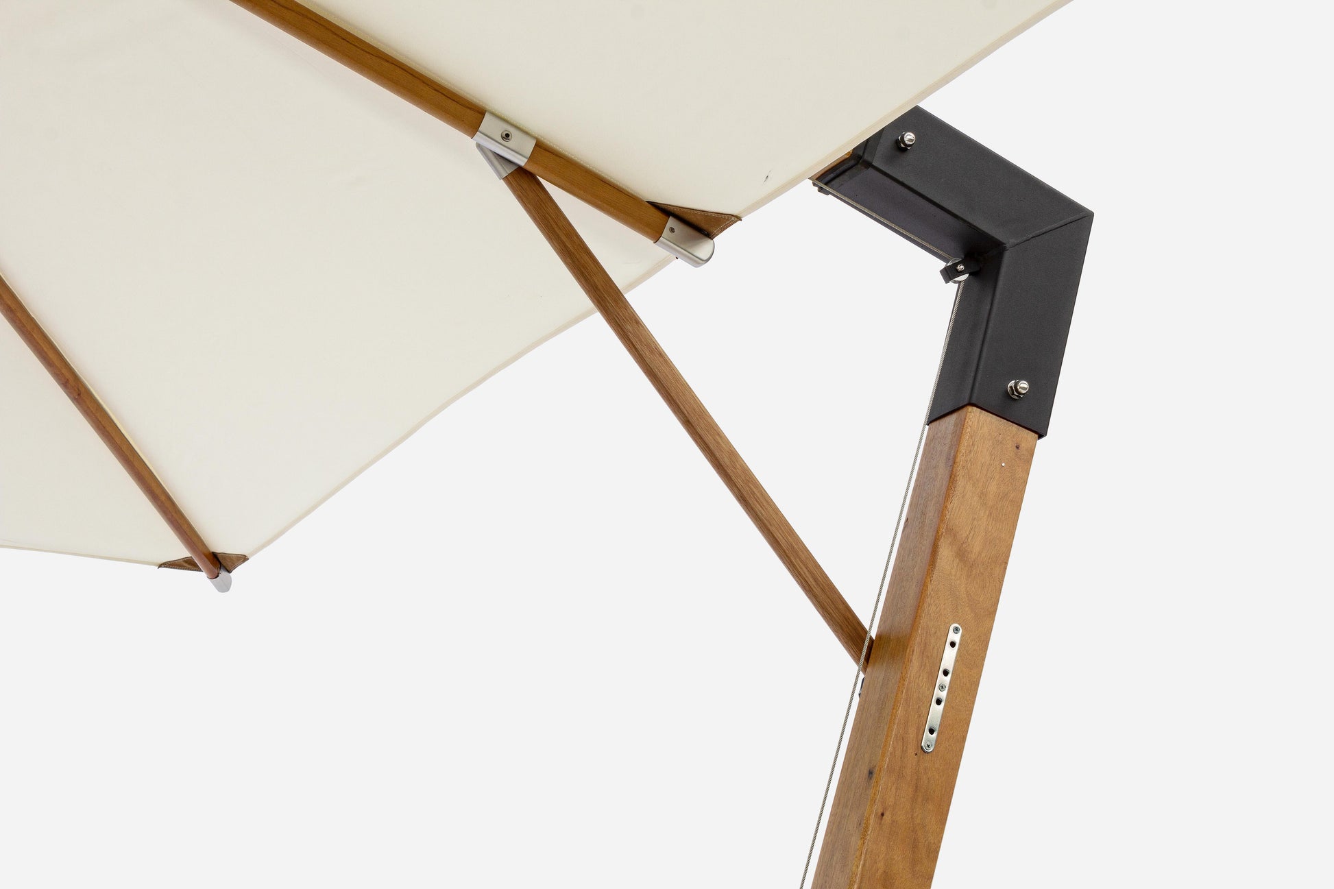 Ombrellone girevole 180 Ferro legno con inserti in pelle misure 3x3 e 3x4 - lapagoda.net
