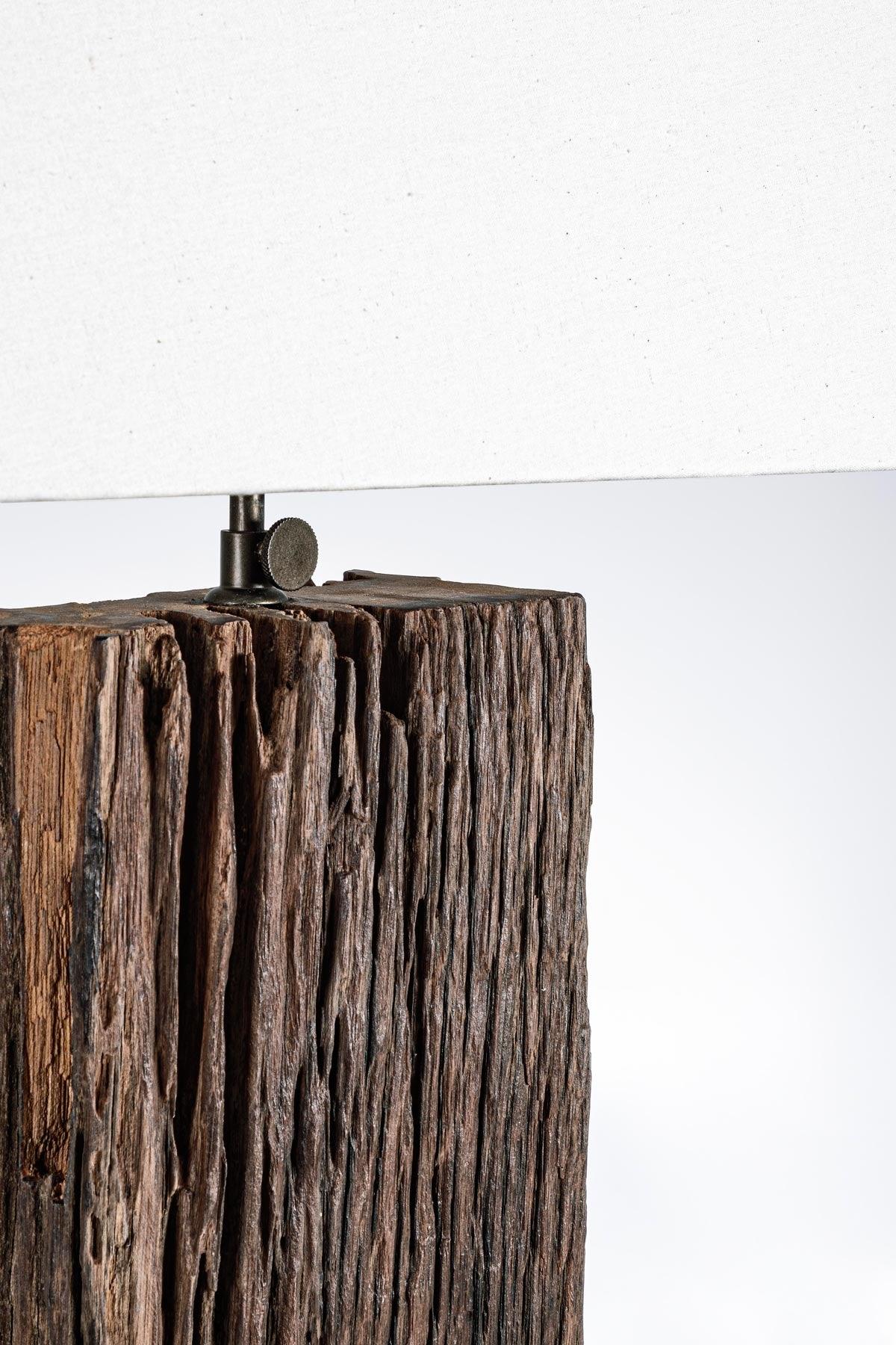 Lampada piantana legno riciclato ottone e cotone bianco - lapagoda.net