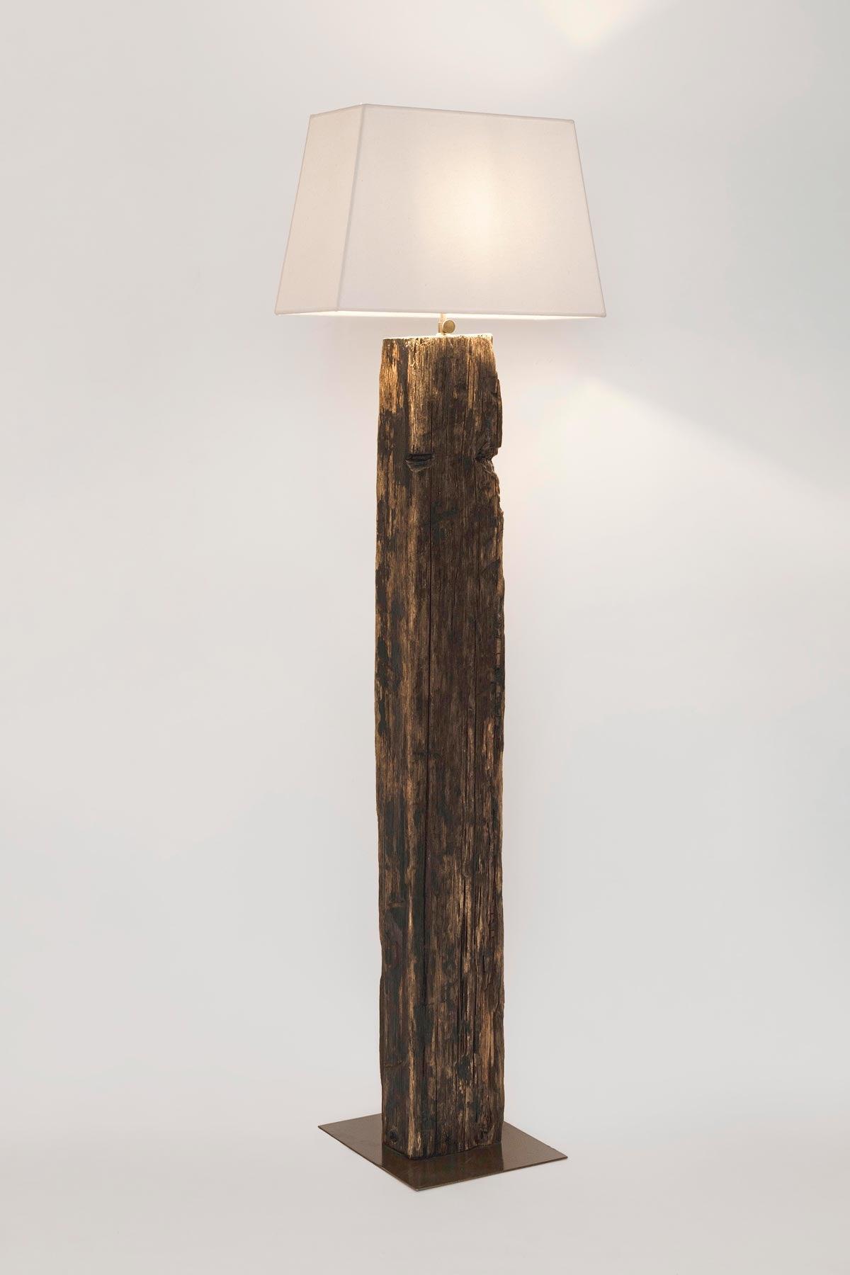 Lampada piantana legno riciclato ottone e cotone bianco - lapagoda.net