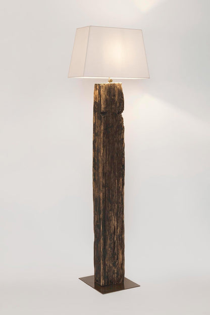 Lampada piantana legno riciclato ottone e cotone bianco - lapagoda.net