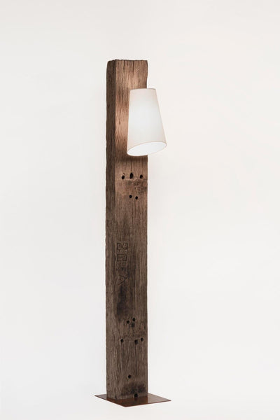 Lampada piantana legno riciclato ottone  e cotone bianco
