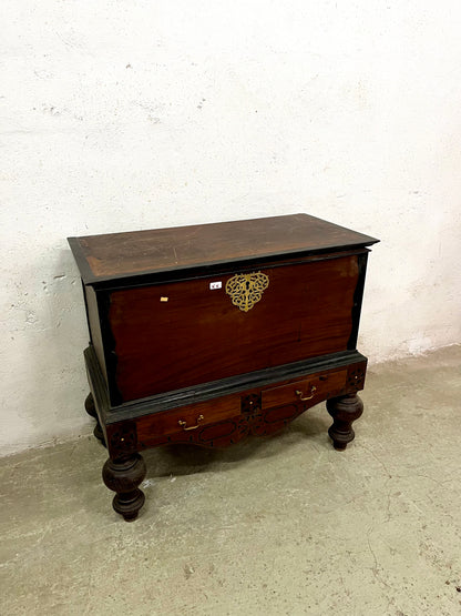 Baule coloniale in teak con intarsio ebano