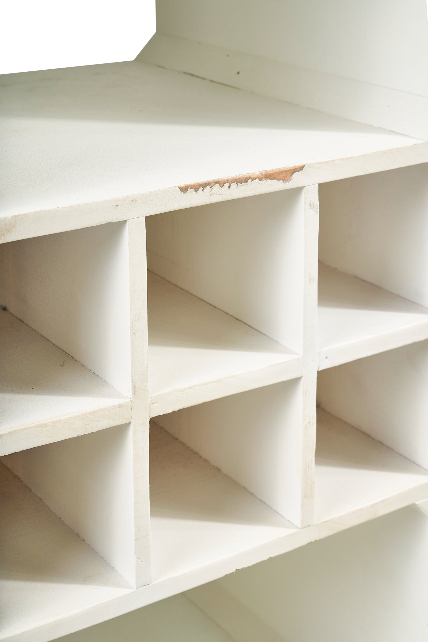 Libreria dispensa con portabottiglie in legno massello decapato shabby chic