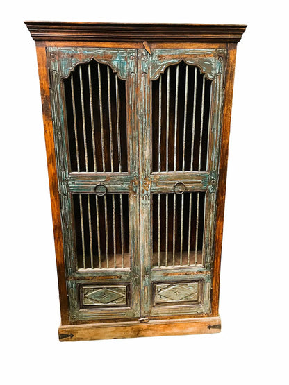 Armadio etnico indiano in legno massiccio con porte vecchie