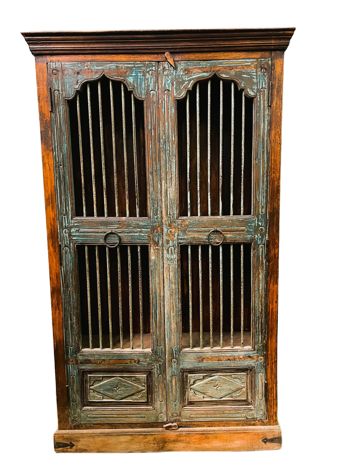 Armadio indiano in legno massiccio con porte vecchie frontale originale vecchio portale con griglia in ferro battuto    
