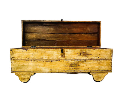 Baule indiano antico originale dipinto in legno massiccio di Teak con ruote