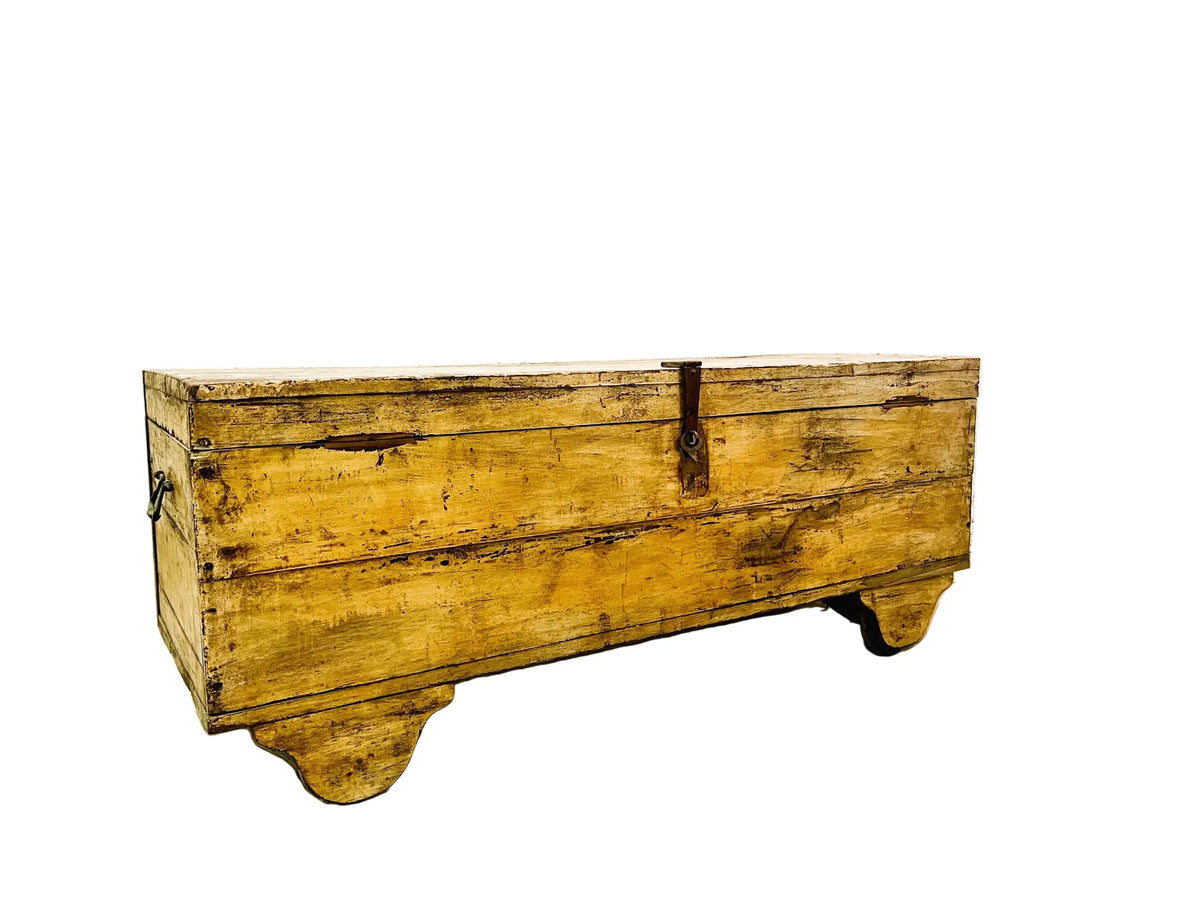 Baule vintage indiano con ruote shabby originale