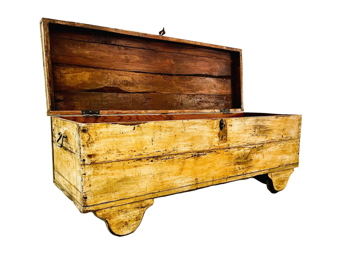 Baule indiano antico originale dipinto in legno di Teak con ruote