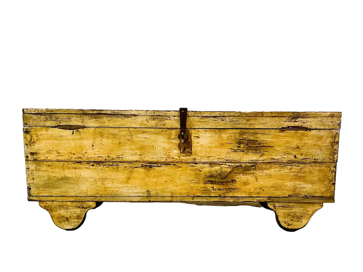 Baule vintage indiano con ruote shabby originale