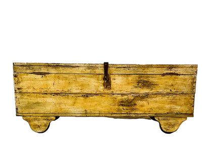 Baule vintage indiano con ruote shabby originale