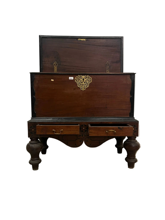 Baule coloniale in teak con intarsio ebano ottone
