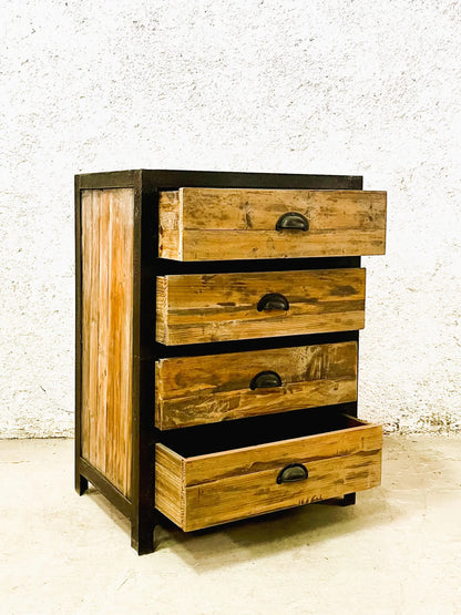 Cassettiera stile industrial in legno massiccio e ferro 4 cassetti completa aperta