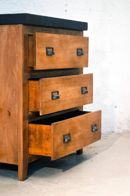 Cassettiera vintage in legno massello e top in ferro 3 cassetti