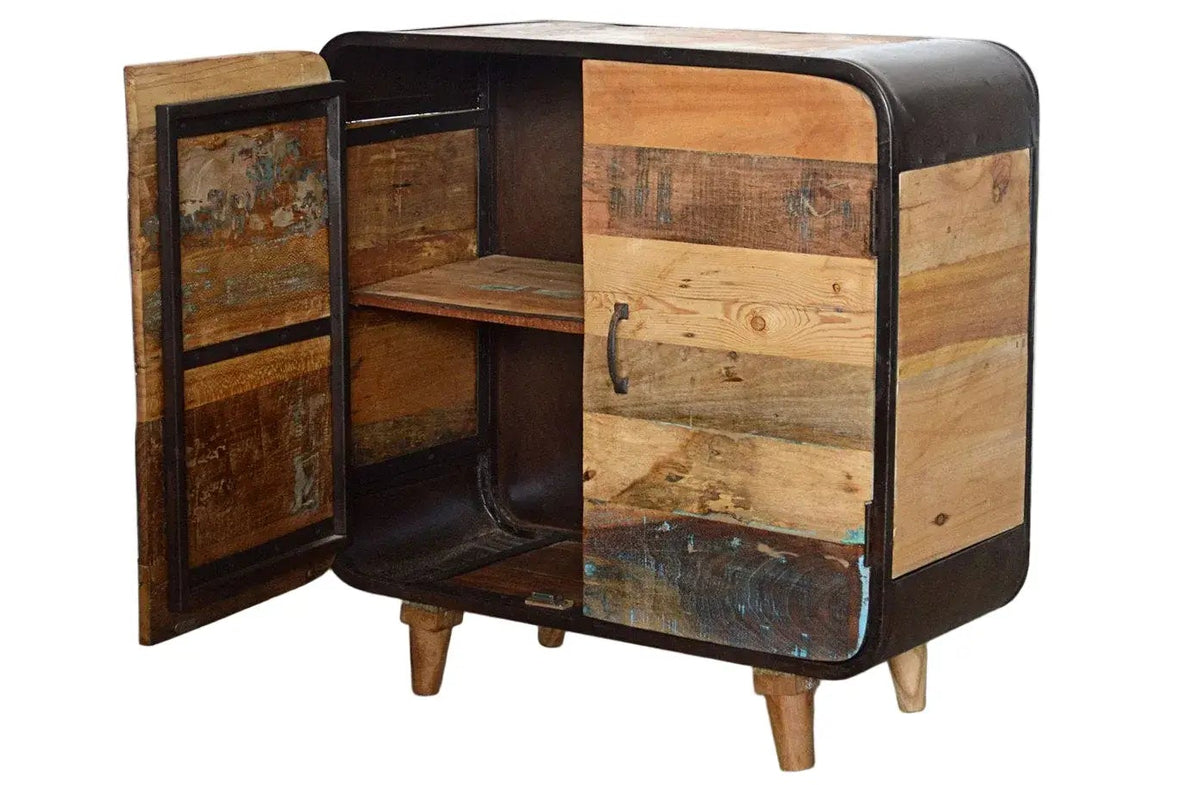 Credenza industrial con 2 ante in legno massello riciclato e ferro battuto aperta
