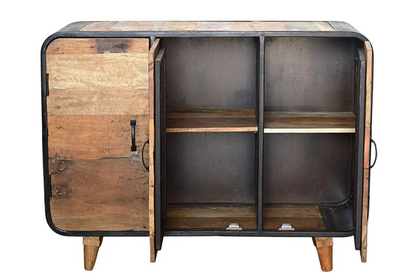 Credenza vintage in ferro e legno massiccio, ante aperte