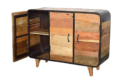 Credenza vintage industrial in ferro e legno massiccio, dettaglio delle ante
