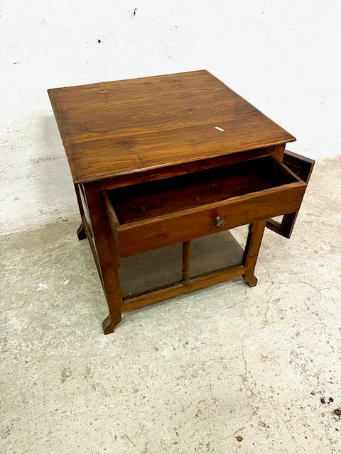 Tavolino vetrinetta coloniale in Teak