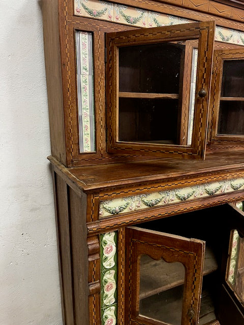 Vetrina coloniale in teak, vista laterale sinistra