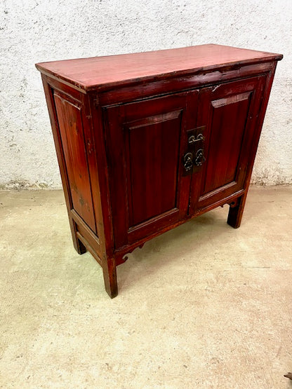 Credenza cinese d'epoca in legno di Cipresso in lacca rossa