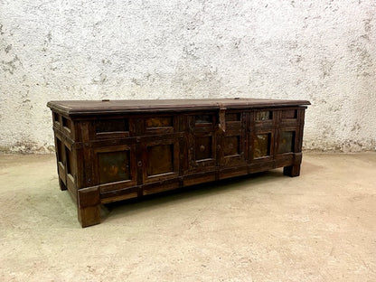 Baule indiano d'epoca in Teak con borchie in ferro