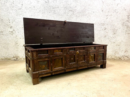 Baule indiano d'epoca in Teak con borchie in ferro