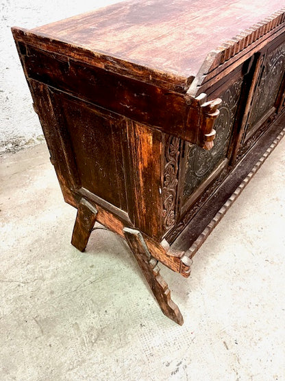 Mobile credenza indiana originale con fregi e decorazioni