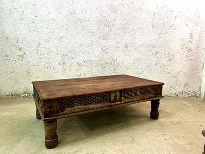 Tavolino indiano in Teak intarsiato e vetri dipinti