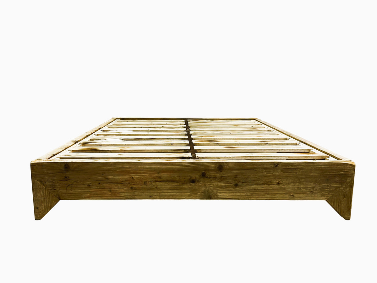 Letto in legno massello di recupero con doghe in legno