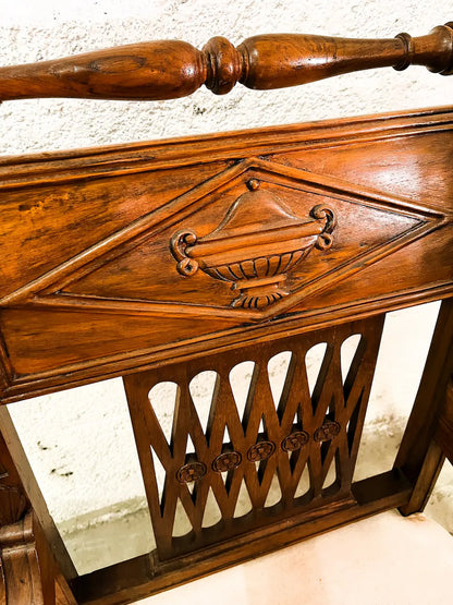 Poltrona coloniale in Teak originale con seduta imbottita
