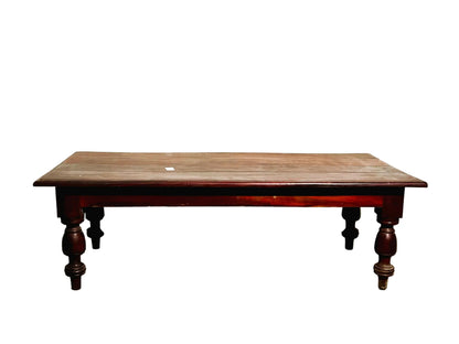 Struttura del tavolino antico di epoca coloniale realizzato in legno di mogano.