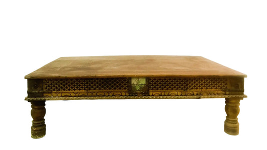Tavolino indiano in Teak con fregio intarsiato e vetri dipinti frontale